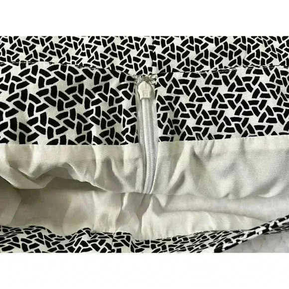 Talbots Womens Sz 4 Scalloped Hem Pencil Straight Skirt Geo Design Black White - Picture 6 of 9